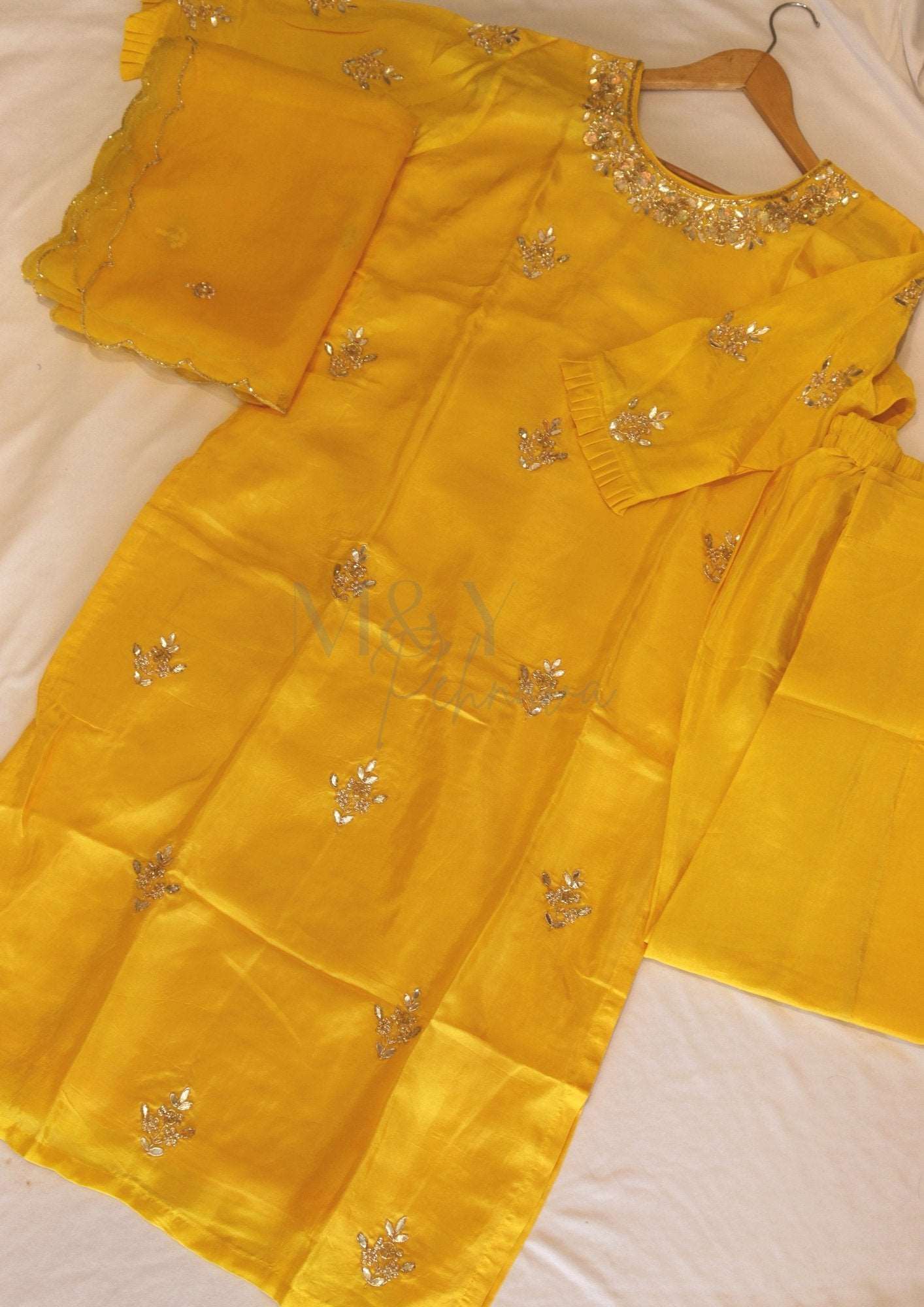 Pure Crepe Kurti Pant Dupatta Set - M&Y Pehnava