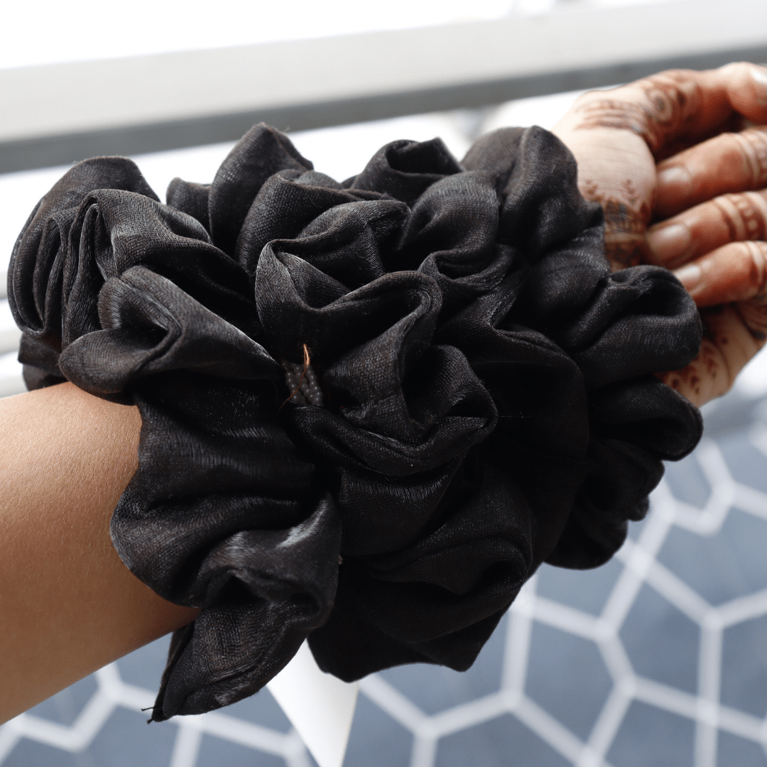 Black - Set Of 4 Scrunchies - M&Y Pehnava