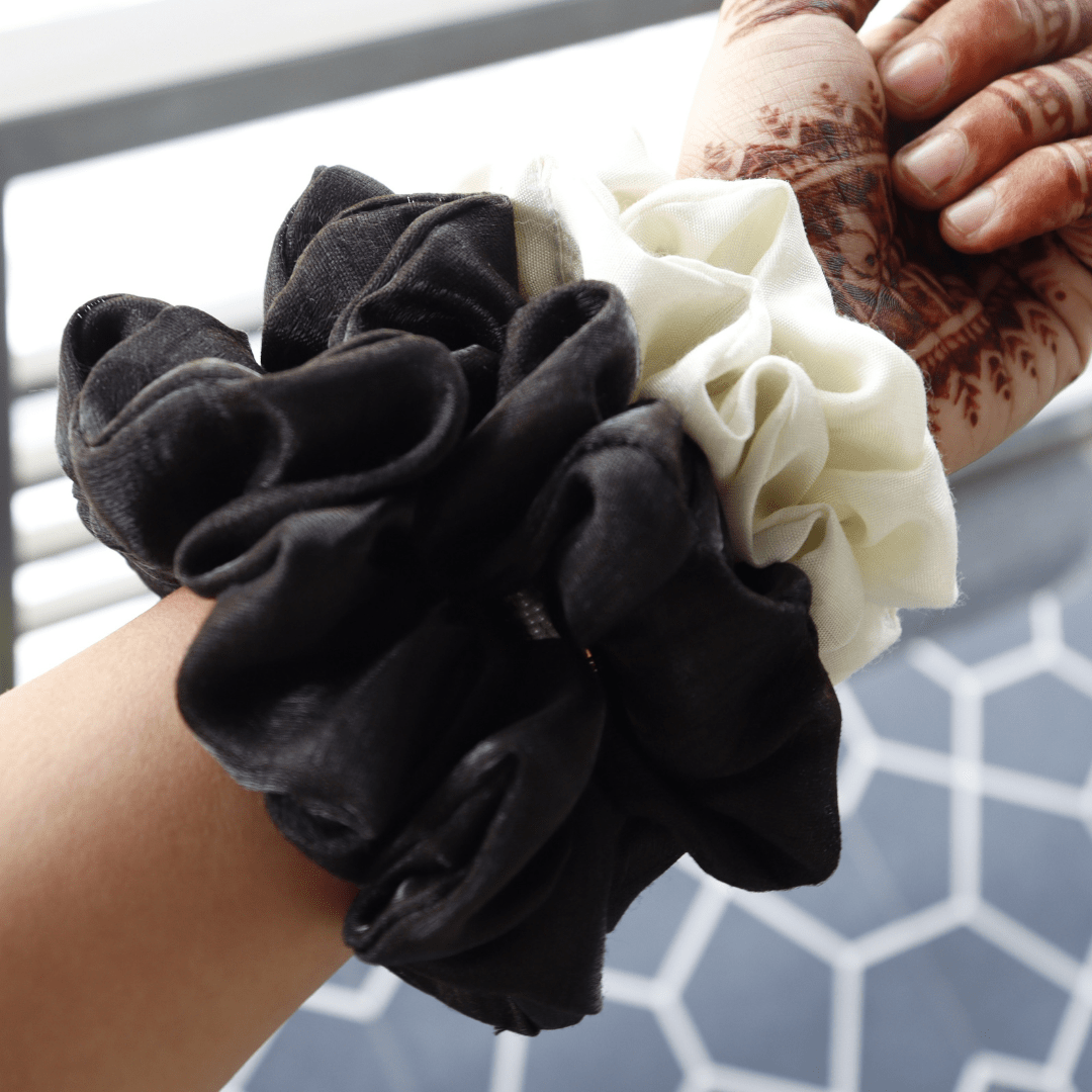 Black & White - Set Of 4 Scrunchies - M&Y Pehnava